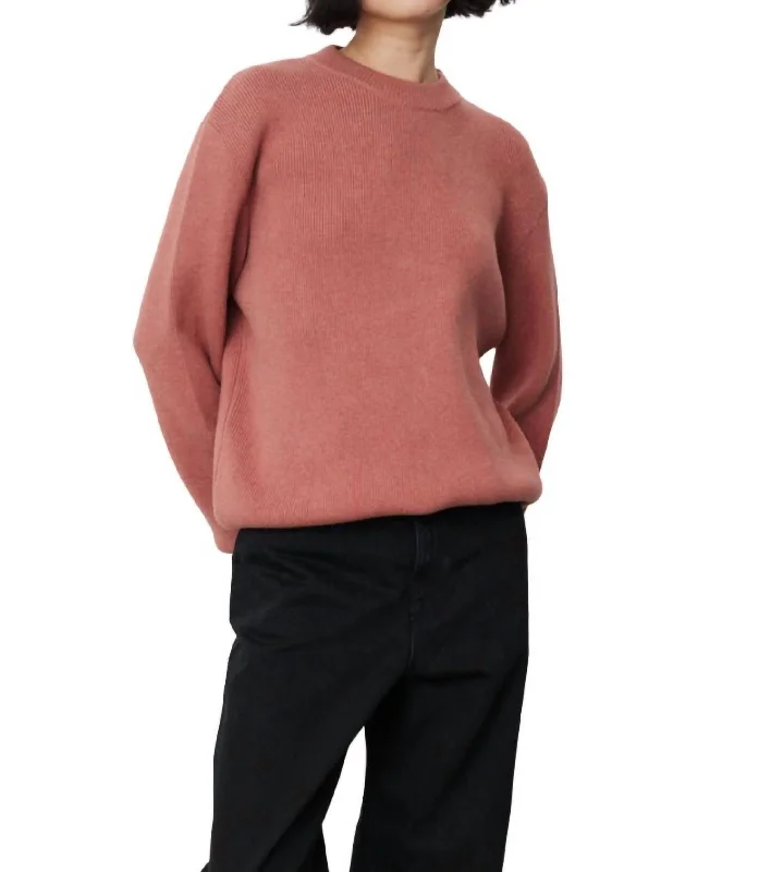 Journey Boyfriend Crewneck Sweater Top In Light Mahogany